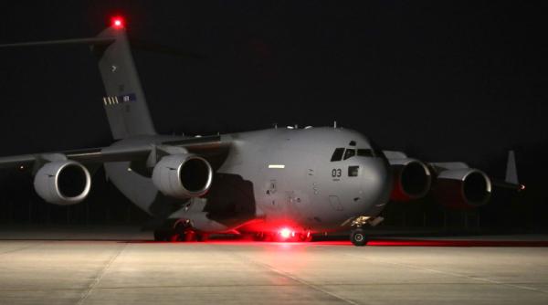 incendiu violent la baza 90 transport aerian otopeni  la depozitul de armament