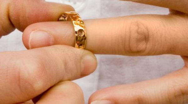 cutremur in showbiz ul romanesc divorteaza dupa cinci ani a depus actele am facut o