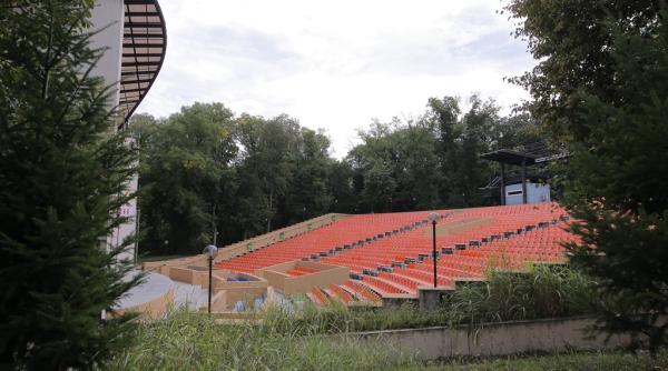 premiera la tanase debuteaza stagiunea estivala 2020 cu premiera spectacolului cu masca sau fara masca oamenii vor sa zambeasca