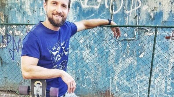 dani otil video genial razi cu lacrimi cand te trece rau dar e murdar la baie