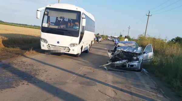 autocar cu pasageri  accident  un tanar de 20 de ani a murit