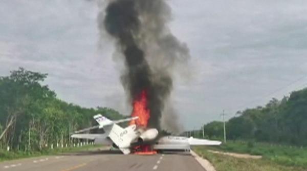 avion posibil incarcat cu droguri  aterizare de urgenta pe o autostrada  a luat foc imediat