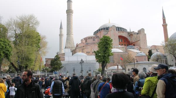 dictatura lui erdogan incinge spiritele la hagia sophia din istanbul comisia europeana iese la rampa