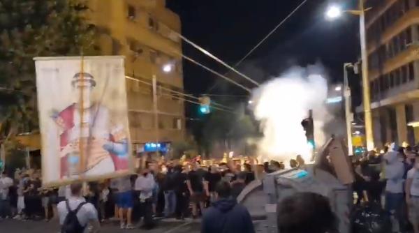 proteste violente belgrad din cauza starii de urgenta video