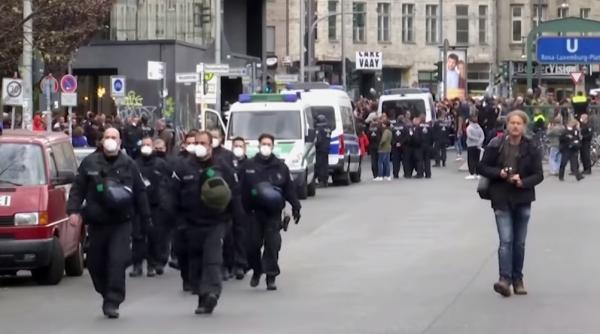 proteste violente zeci de raniti nemultumiti fata de restrictiile antiepidemice