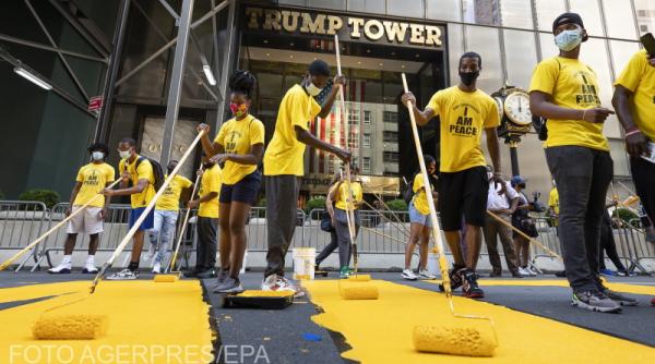 trump va innebuni cand va vedea ce mesaj i au pus in fata cladirii