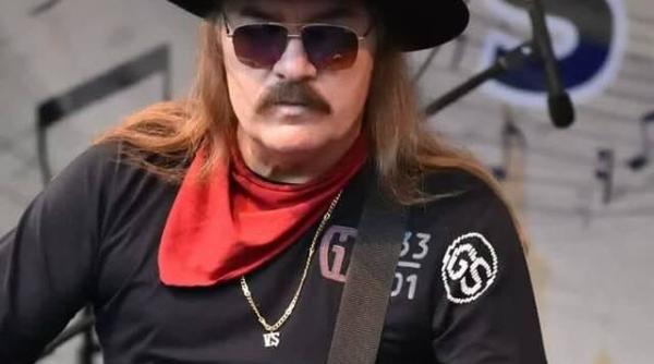 probleme cu drepturile de autor vasile seicaru am primit 17 lei acum cateva luni e jenant