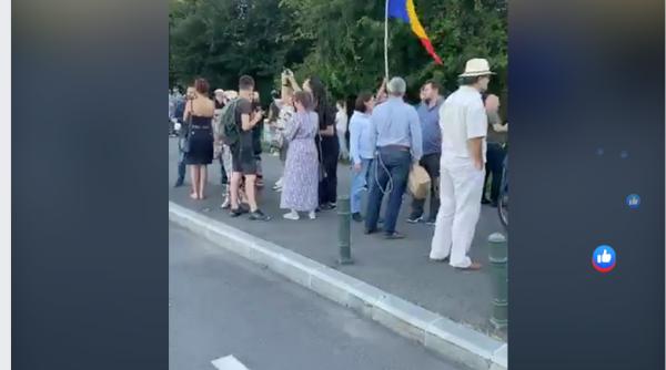 protest piata victoriei chitic si capsali prezenti la manifestarea anti legea privind carantina si izolarea foto