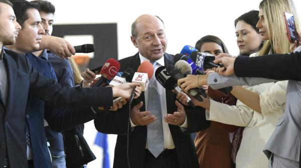 mesajul lui basescu pentru prietenii si criticii sai nici macar nu i foarte greu