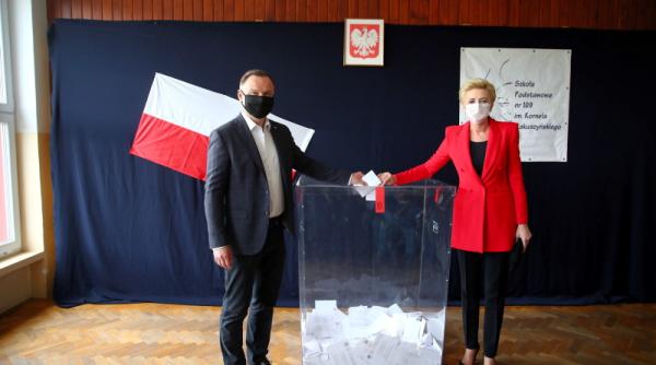 oficial cine este noul presedinte al poloniei rezultat la limita