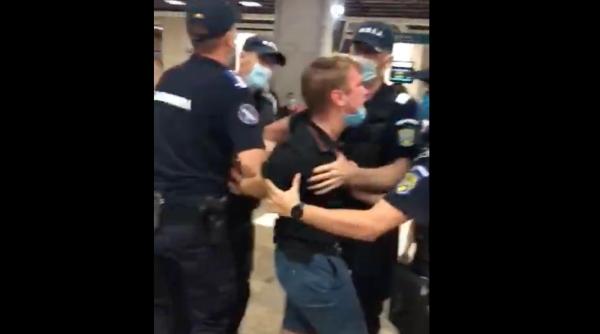 scandal masca la metrou tanar incatusat ce nu spune nimeni despre imaginile revoltatoare video