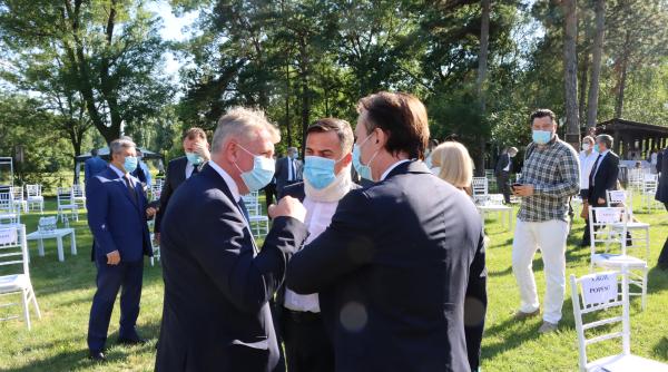 bodog ministru al sanatatii vi se pare cunoscut scenariul ca la revolutie oameni buni