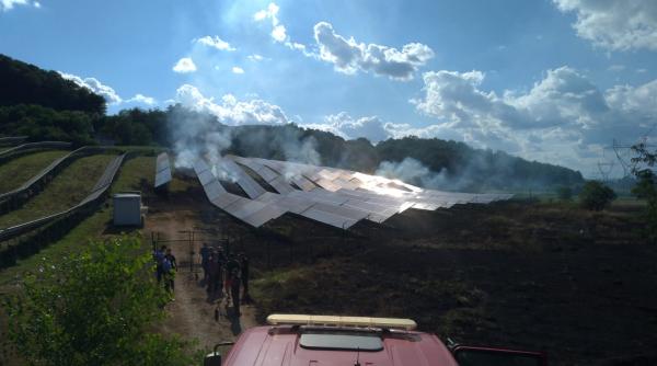incendiu la un parc cu panouri fotovoltaice primarul a sunat la 112