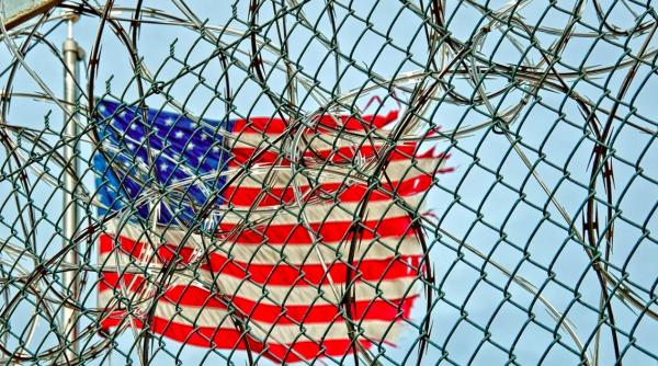 tanara de 15 ani retinuta pentru ca nu si a facut temele pentru scoala online