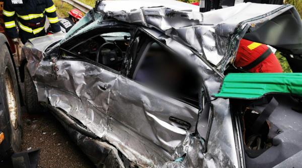 un mort si un ranit in urma coliziunii dintre un autoturism cu o cisterna