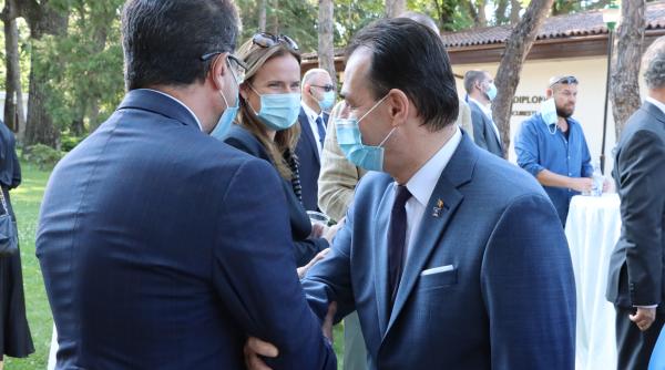 surpriza din sondaje cerere catre orban vorbiti si cu aceste partide au aproximativ 20prc video