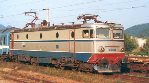 tren blocat intre statii dupa ce locomotiva s a stricat alte doua trenuri au intarzieri