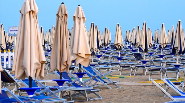 cat costa un sezlong pe litoralul romanesc preturi mamaia vama veche eforie nord 2 mai