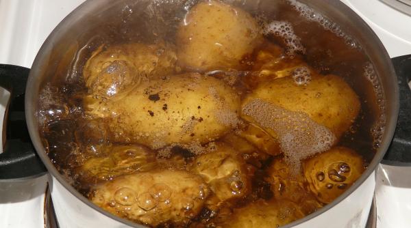 de ce nu trebuie sa pui cartofii la fiert in apa rece cea mai mare greseala