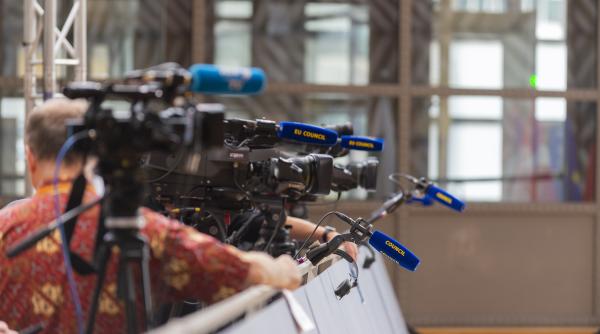 ce n a observat nimeni in fotografiile presedintelui klaus iohannis de la summit ul ue