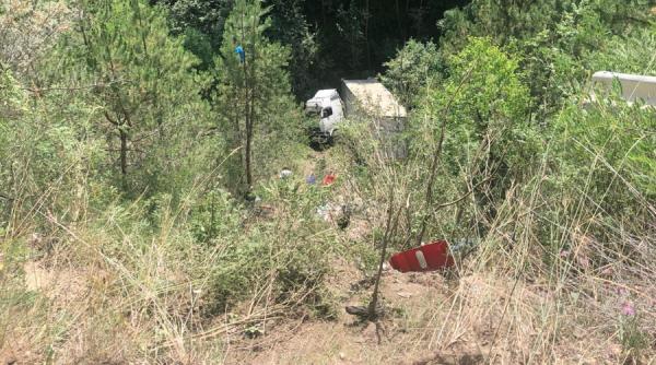 gest extrem in trafic tir si autoturism in rapa dupa o depasire neregulamentara