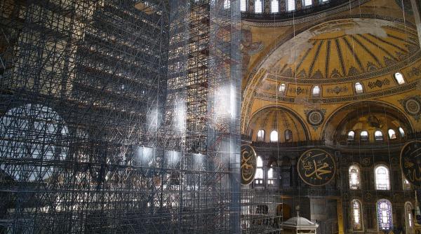 prima chemare la rugaciune la hagia sofia din istanbul dupa 86 de ani