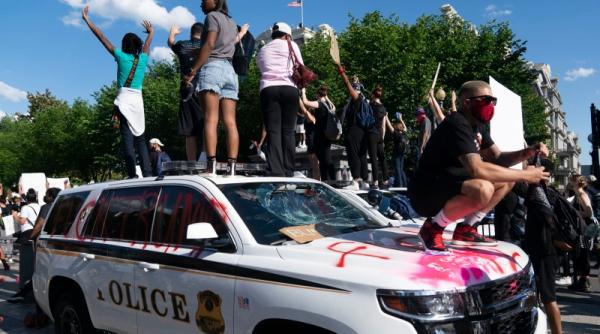 noi confruntari violente in sua protestatarii s au batut cu politistii din portland