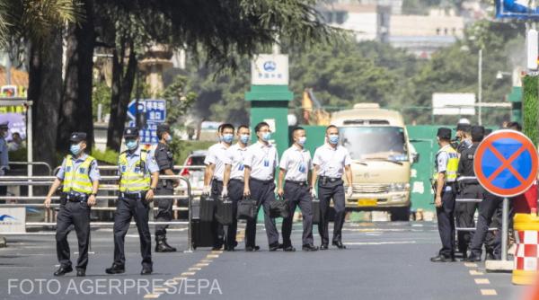 china drapelul american coborat de pe consulatul sua din chengdu