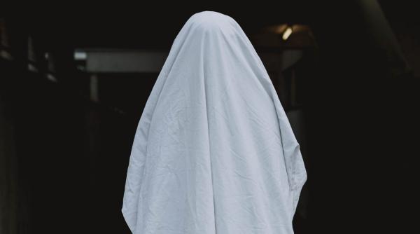 hot din iasi deghizat in fantoma cum a reactionat cand a fost prins in fapt