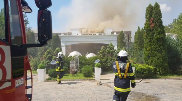 incendiu puternic in bucuresti bucataria unui complex de evenimente a luat foc foto