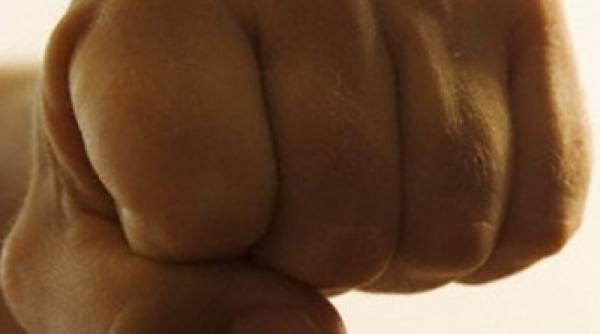 barbat ucis dupa ce a incercat sa salveze un invalid agresat de un cuplu de sportivi