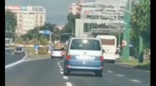 urmarire ca n filme pe strazile din brasov sofer incatusat dupa ce a oprit la semaforul rosu video