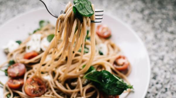 mananci dupa ora 18 00 sau 20 00 recomandarea unui expert iti poate schimba viata