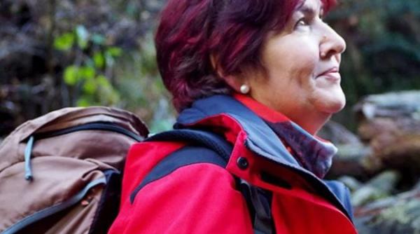 prima femeie care a facut scoala de salvamont de 38 de ani pe munte cand iubesti ceva o faci pana la capat