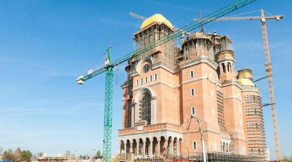 paraclisul catedralei mantuirii neamului loc de pelerinaj pentru credinciosi au fost aduse moastele unui mare sihastru roman