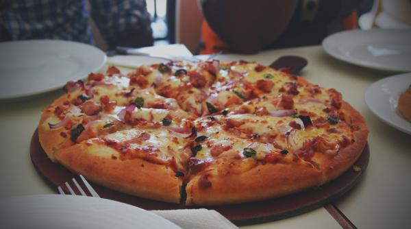 un lant de pizzerii cu 67 de restaurante se inchide peste 1 000 de locuri de munca pierdute