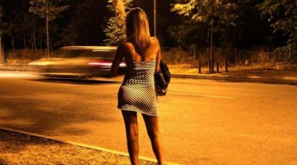 revoltator o fata de 13 ani si o tanara insarcinata obligate sa se prostitueze