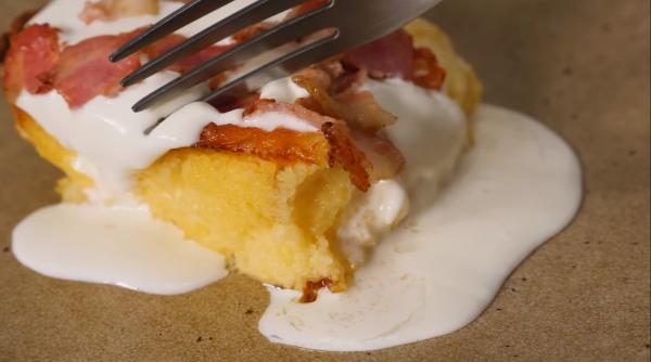 mamaliga cu cascaval la cuptor putina smantana si bacon crocant fac din acest preparat un deliciu