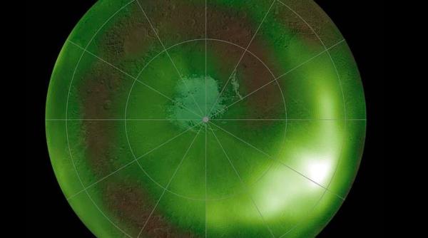 este marte rosu cu adevarat cum se explica faptul ca lumineaza verde