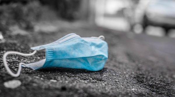 un bulevard doua reguli privind purtarea mastii