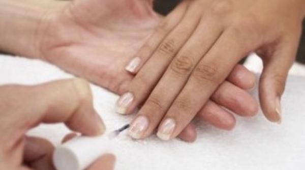 o femeie infectata cu covid 19 a plecat la salon avea nevoie disperata de manichiura