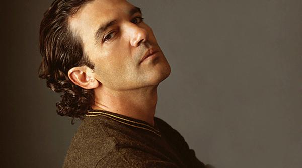 a primit de ziua lui un test pozitiv antonio banderas infectat cu covid 19 care e starea lui