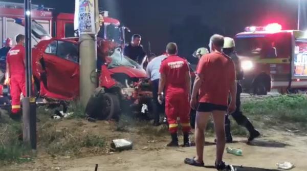 masina incovoiata in jurul stalpului  tanar de 22 de ani  decedat intr un accident grav la constanta   video