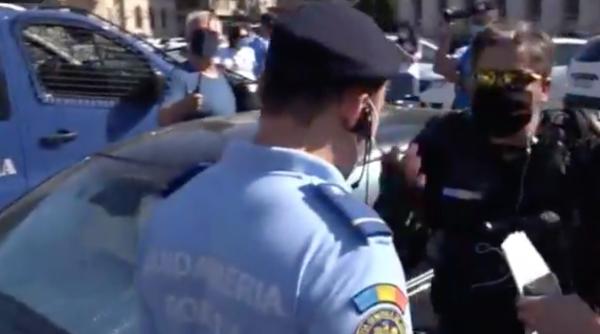 protest 10 august marian raduna ridicat jandarm luati l cu totul video
