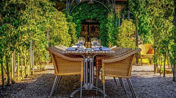 bucurestiul de altadata gradini si terase din capitala cum era numit centrul vechi in schitele lui caragiale