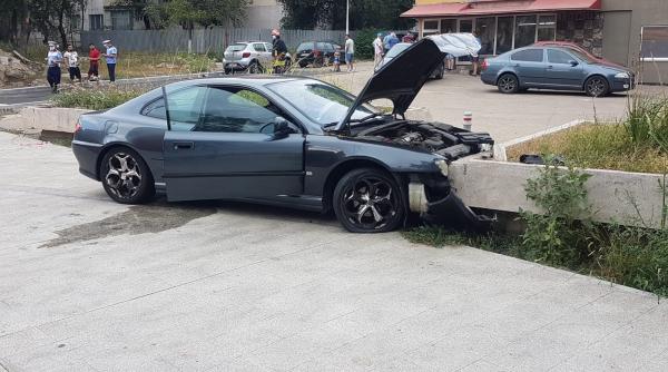 tanar urmarit in trafic de politisti  o persoana a ajuns la spital