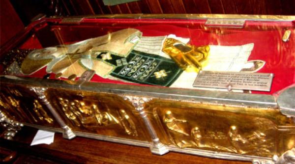 moastele sfintei mucenite filoteia nu vor mai fi scoase la procesiune la curtea de arges