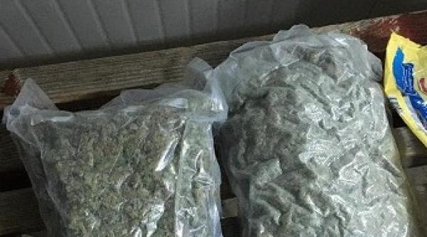 perchezitii diicot in capitala traficantii de droguri luati cu asalt