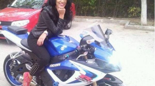 adelina pestritu imagini care te baga in perfuzii da pe spate barbatii de pe plaja foto