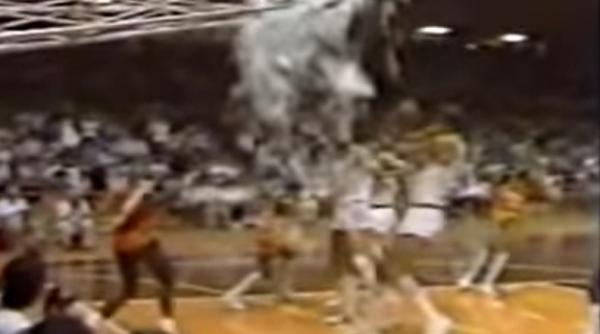 o pereche de bascheti jordan vanduta pentru jumatate de milion de euro